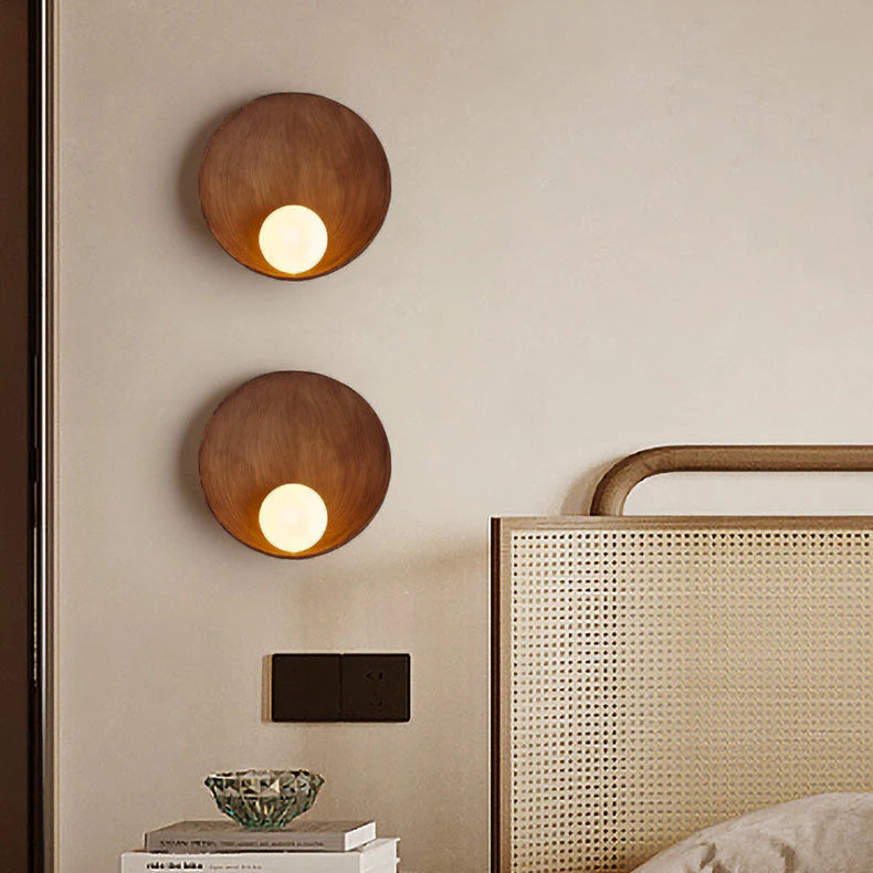 Modern Minimalist Wall Light Fixture for Elegant Interior Spaces