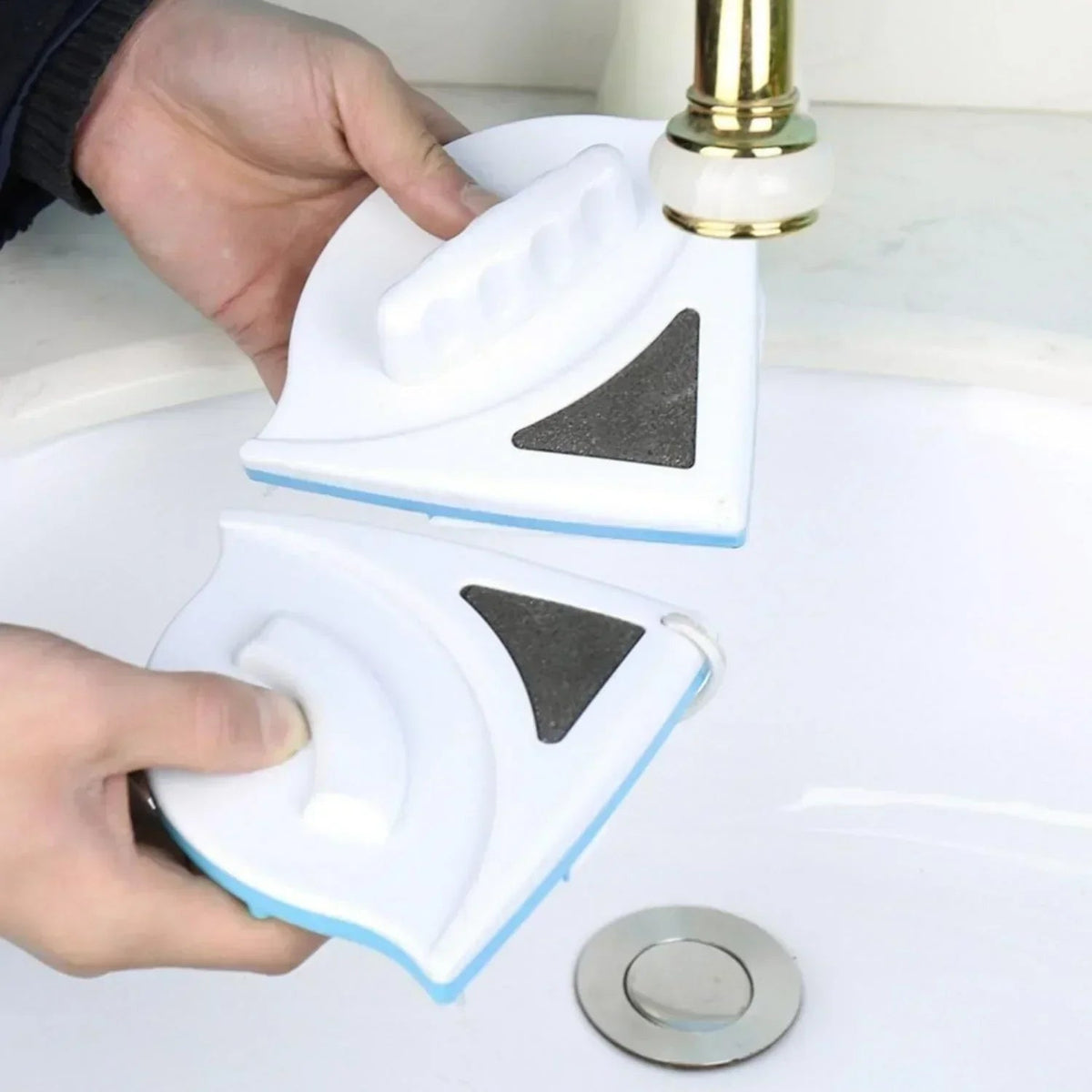 Dual-Sided Magnetic Window Cleaner with Microfiber Pads for Synchronized Cleaning