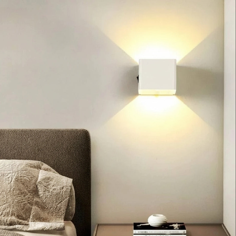 Versatile Magnetic Wall Lamp with Rechargeable Battery and Custom Brightness