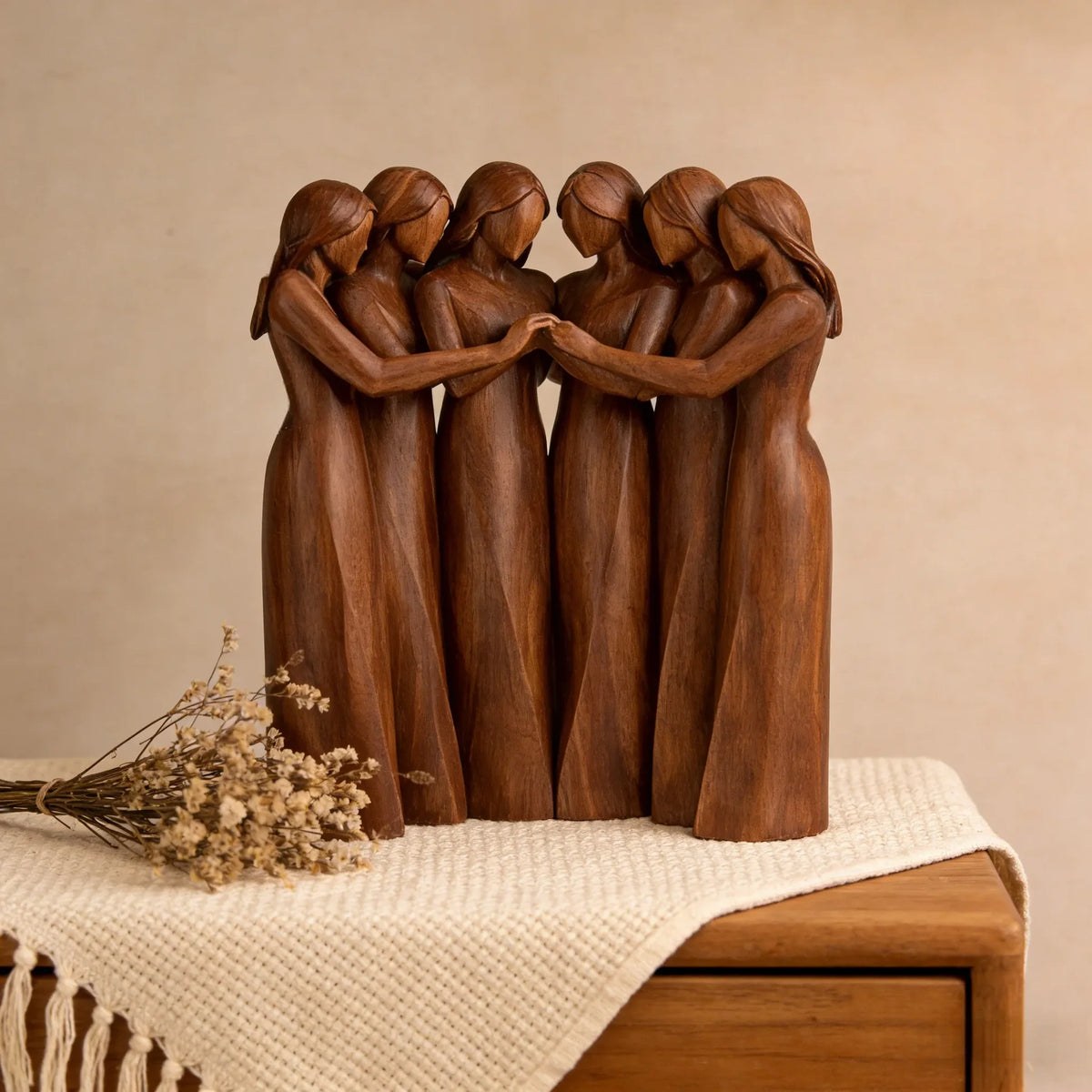 Decorative Resin Figures – Friendship-Themed Sculpture