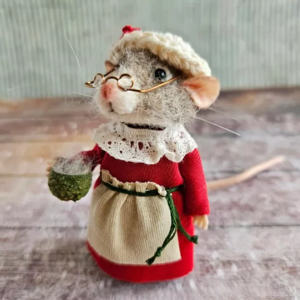 Charming Handmade Mouse Craft Kit for Festive Decor