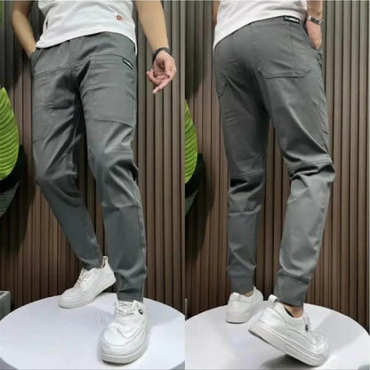 Flexible Fit Cargo Jeans with Six Functional Pockets
