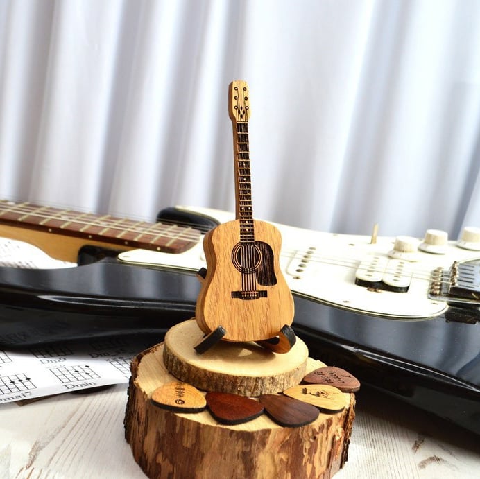 Custom Engraved Guitar Pick Holder with Display Stand & Picks