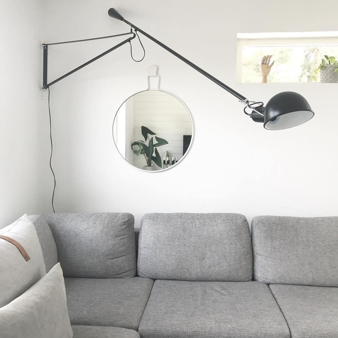 Versatile Wall-Mounted Lamp with Flexible Arm and Weight Balance