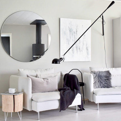 Versatile Wall-Mounted Lamp with Flexible Arm and Weight Balance