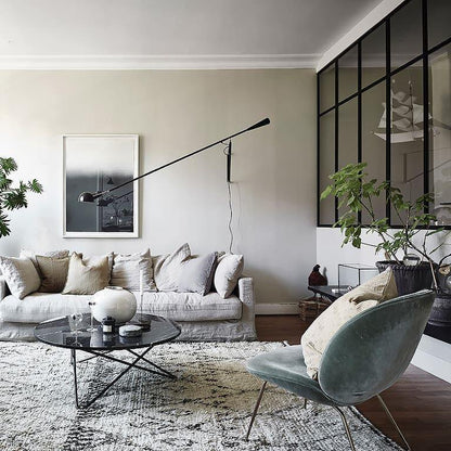 Versatile Wall-Mounted Lamp with Flexible Arm and Weight Balance