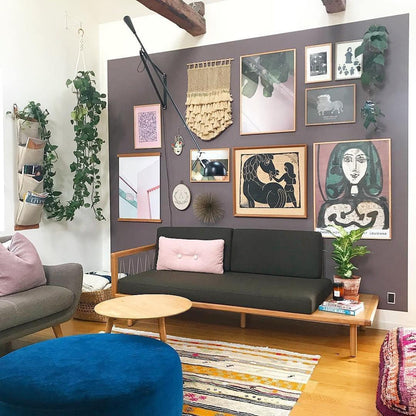 Versatile Wall-Mounted Lamp with Flexible Arm and Weight Balance