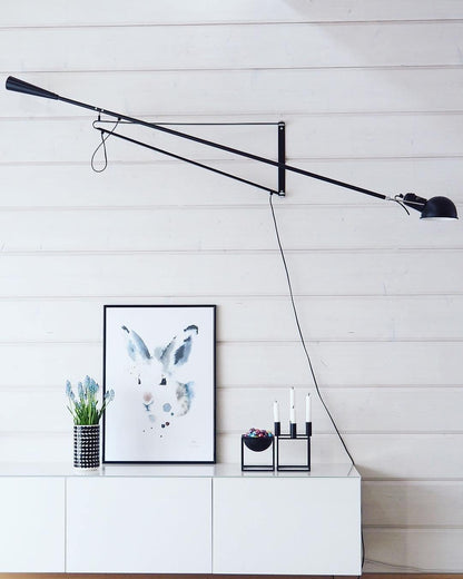 Versatile Wall-Mounted Lamp with Flexible Arm and Weight Balance