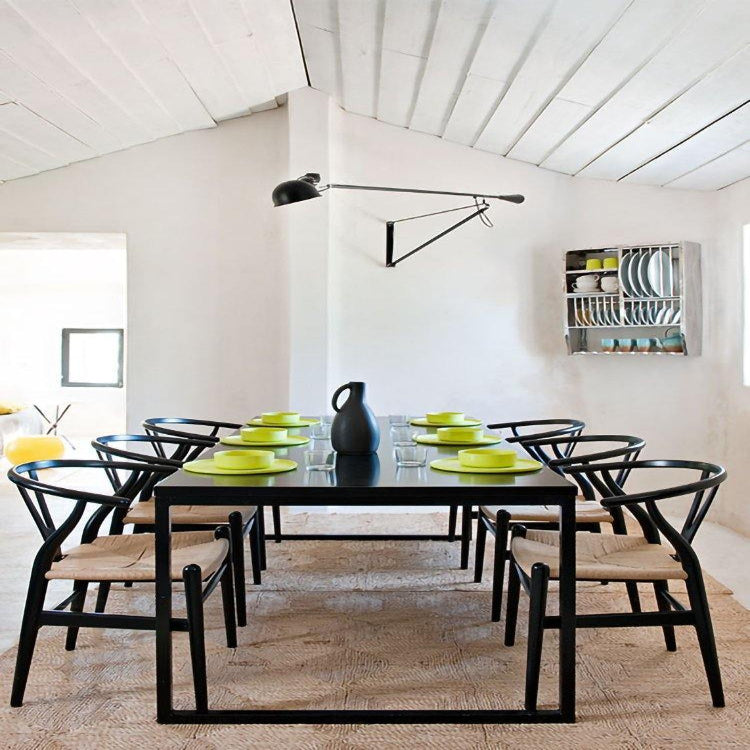 Versatile Wall-Mounted Lamp with Flexible Arm and Weight Balance