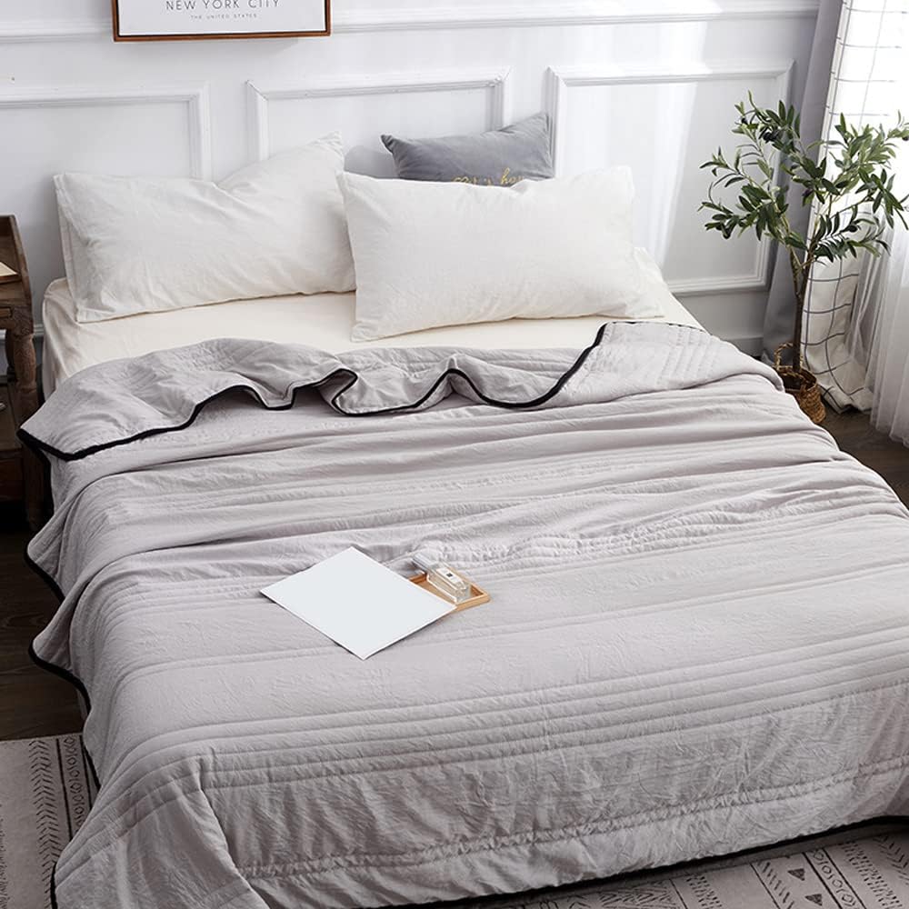 Lightweight Throw Blanket for Cooling Comfort