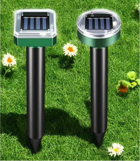 Eco-Friendly Sonic Pest Deterrent with Solar Charging