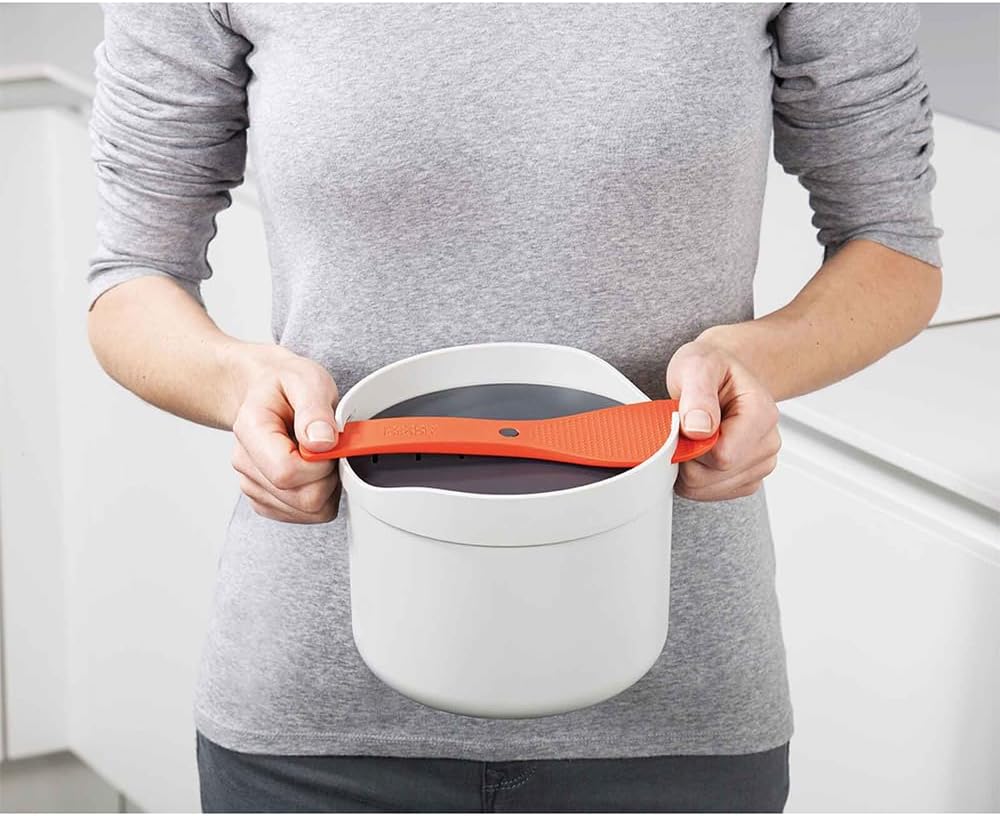 QuickCook Microwave Rice Maker with Locking Handle & Strainer, 2L