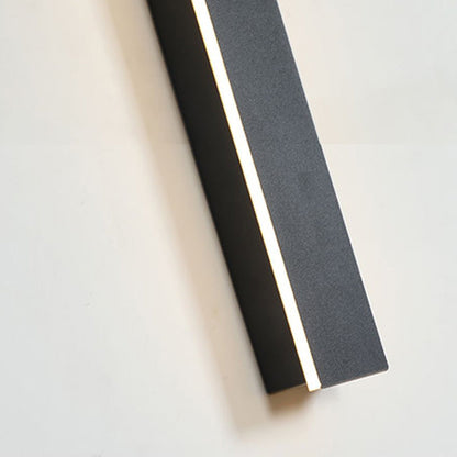 Outdoor LED Wall Light in Linear Minimalist Design