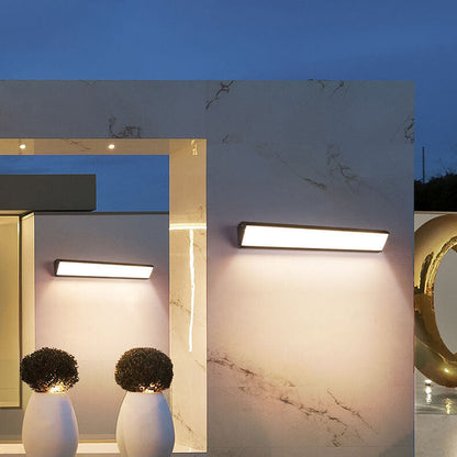 Sleek LED Wall Light Fixture - Modern Minimalist Style