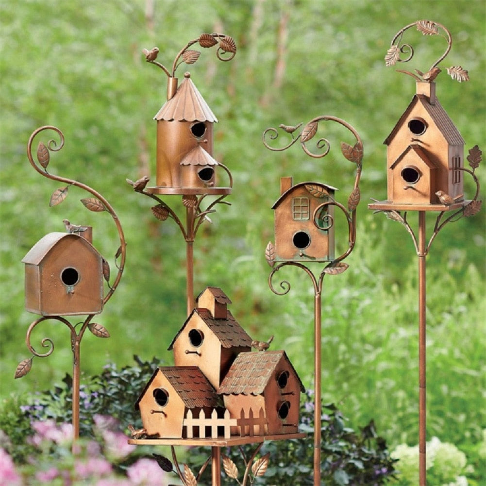 Sturdy Garden Stake Birdhouse – Distinctive Outdoor Decor for Bird Lovers