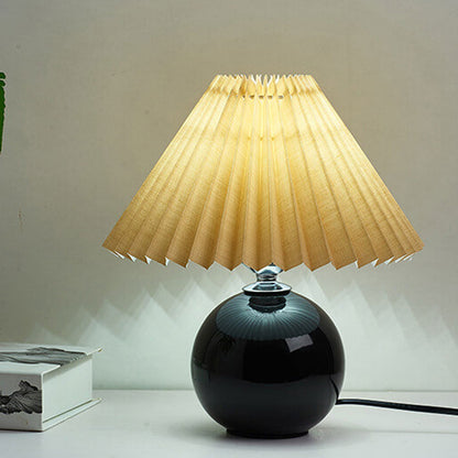 Elegant Ceramic Table Lamp with Minimalist Pleated Style