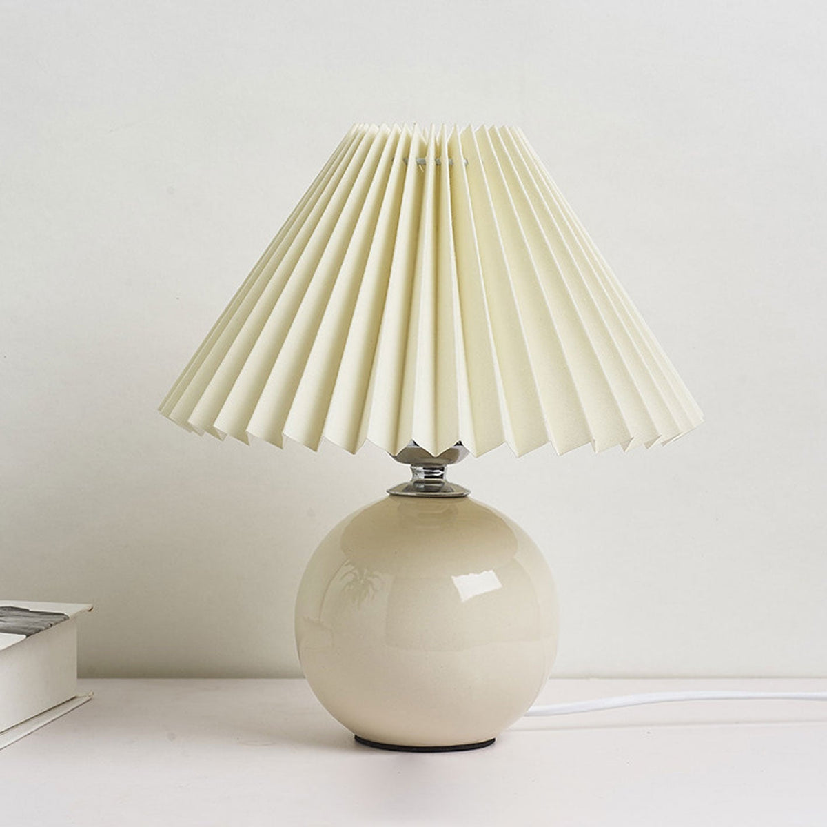 Elegant Ceramic Table Lamp with Minimalist Pleated Style