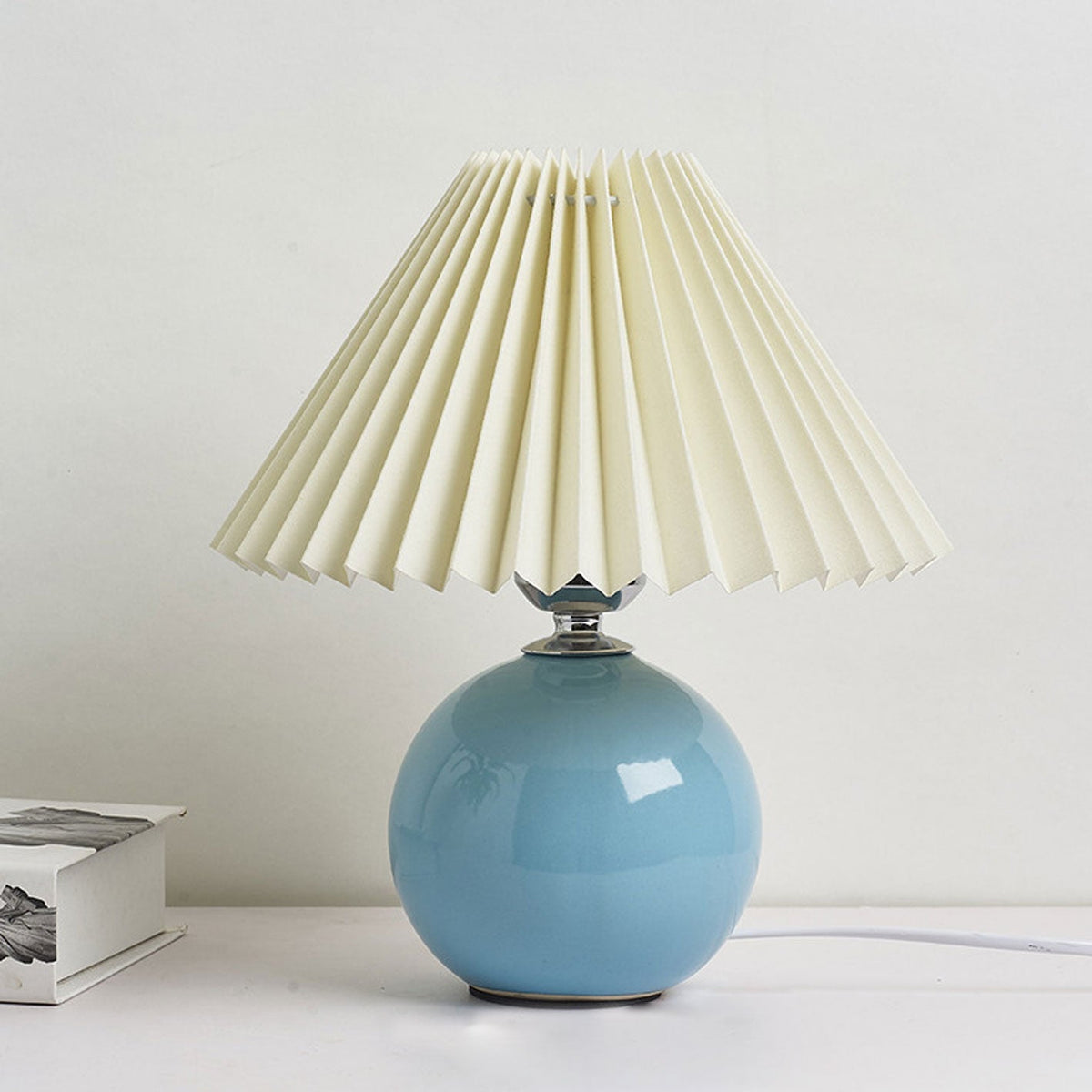 Elegant Ceramic Table Lamp with Minimalist Pleated Style