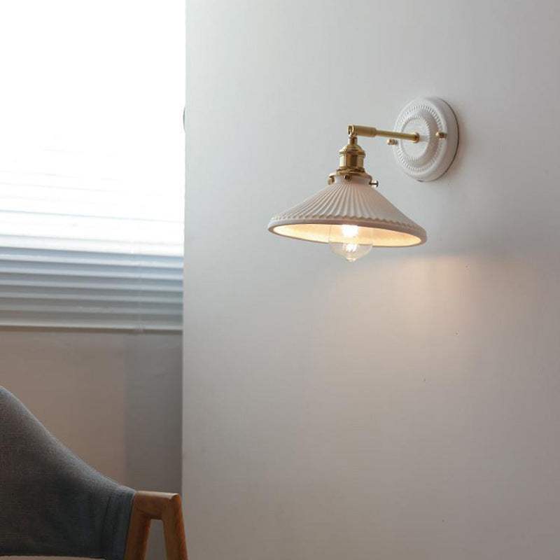 Wall Light Fixture in Ceramic with Brass Details – Vintage Style