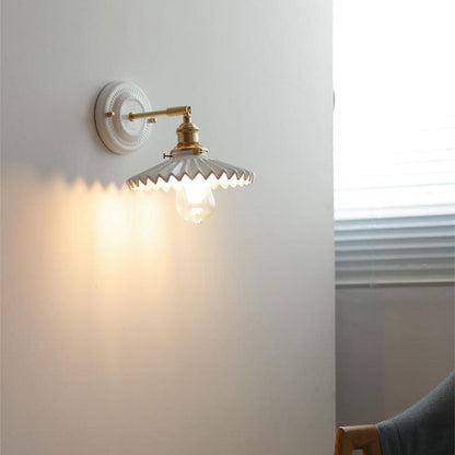 Wall Light Fixture in Ceramic with Brass Details – Vintage Style