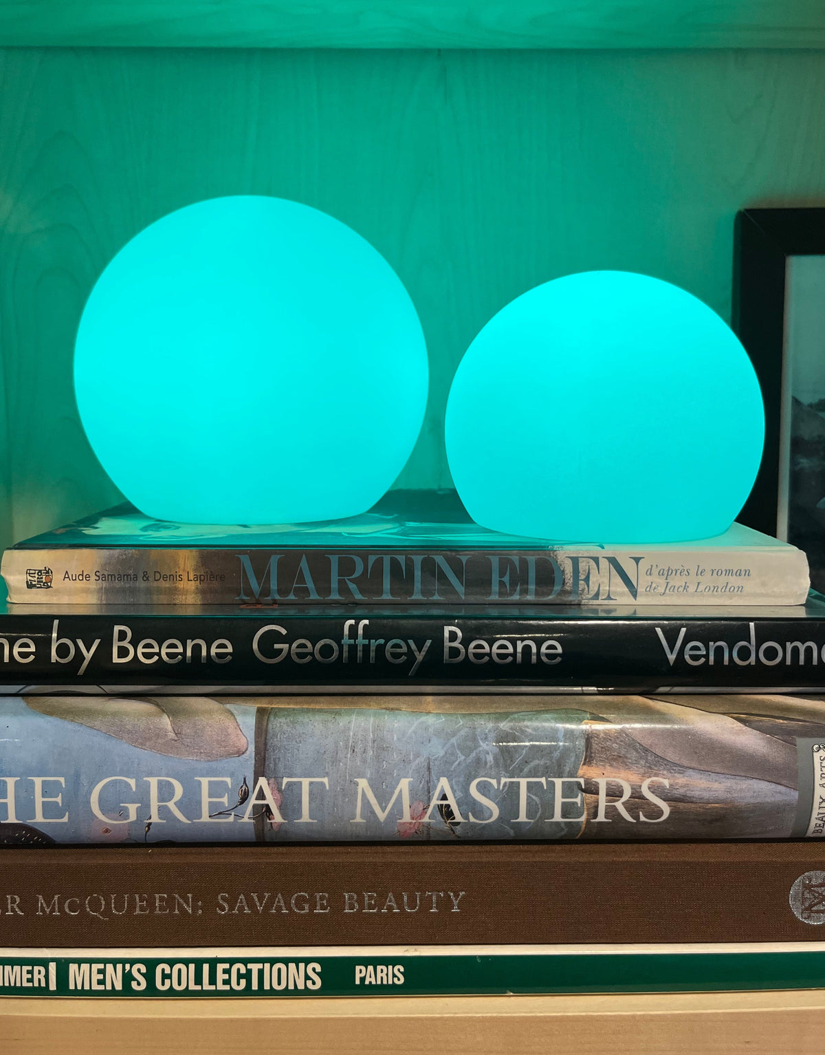 Versatile Color-Adjustable Orb Lamp with Remote Control