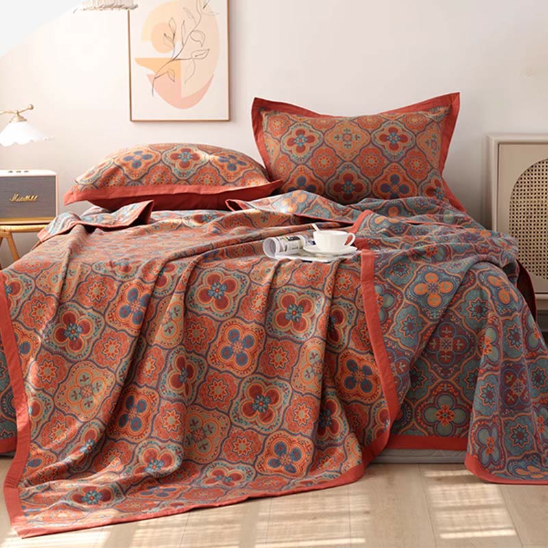 Floral Patterned Cotton Quilt – Versatile Bedding for All Seasons