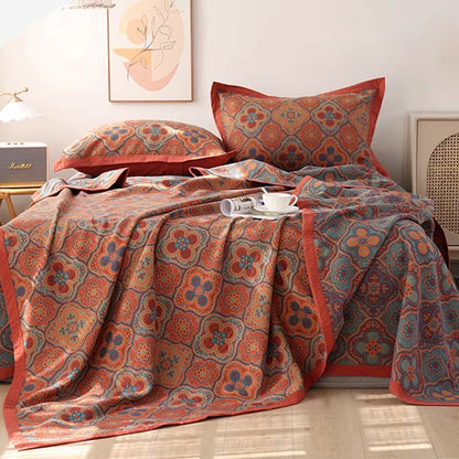 Floral Patterned Cotton Quilt – Versatile Bedding for All Seasons