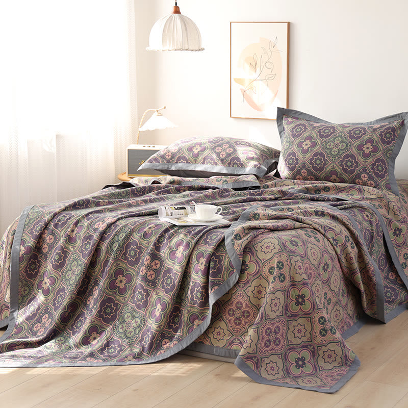 Floral Patterned Cotton Quilt – Versatile Bedding for All Seasons