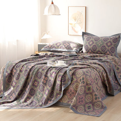 Floral Patterned Cotton Quilt – Versatile Bedding for All Seasons