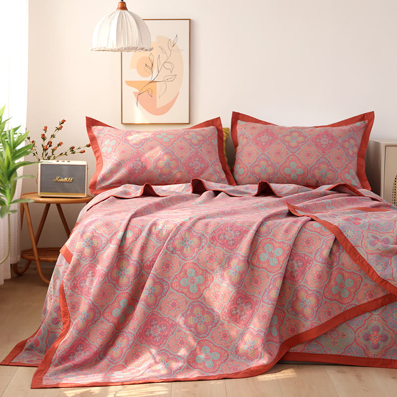 Floral Patterned Cotton Quilt – Versatile Bedding for All Seasons