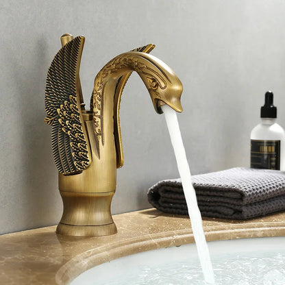 Contemporary Single Handle Faucet in Gold Finish – Elegant Basin Design