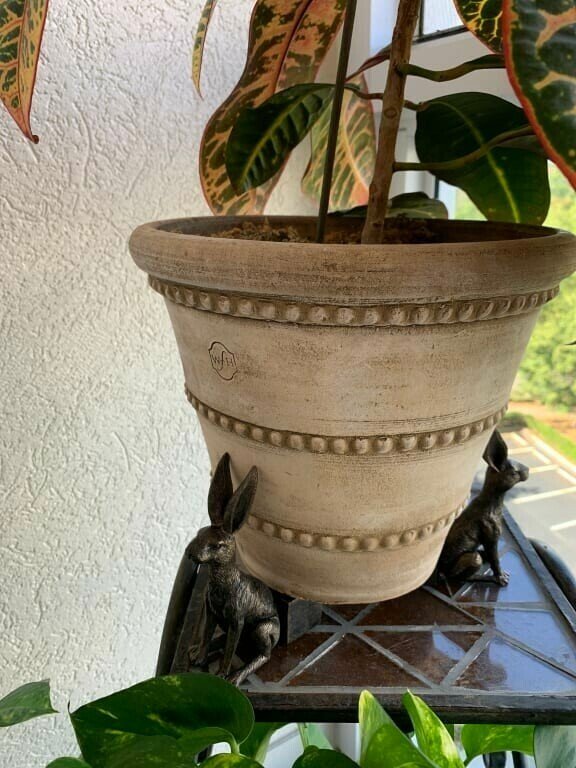Decorative Pot Feet for Labradors | Frost-Resistant Design for Better Drainage