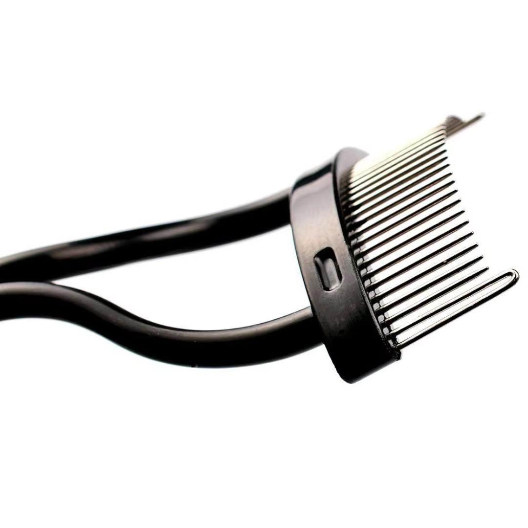 Curved Eyelash Comb Tool for Clump-Free Separation and Application