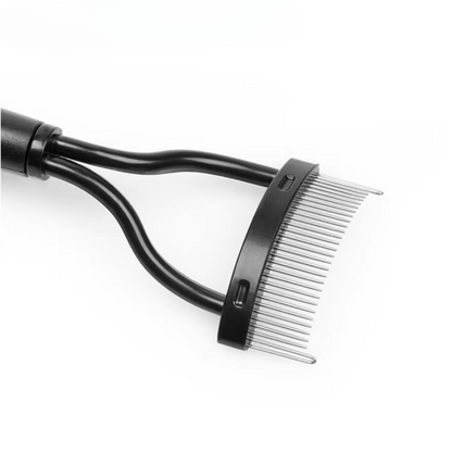 Curved Eyelash Comb Tool for Clump-Free Separation and Application