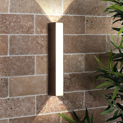 Outdoor Wall Light with LED – Adjustable Minimalist Design