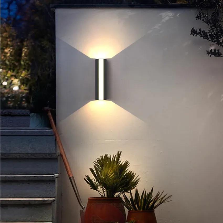 Outdoor Wall Light with LED – Adjustable Minimalist Design