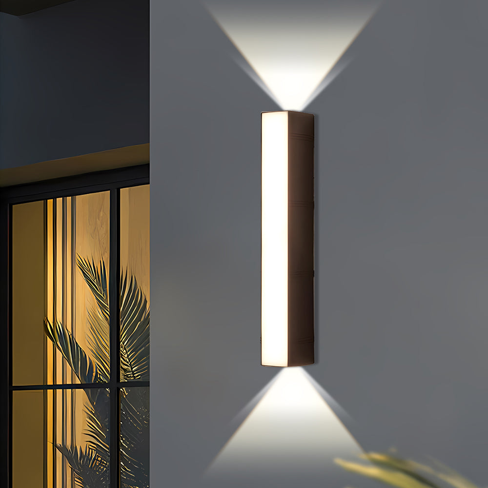 Outdoor Wall Light with LED – Adjustable Minimalist Design