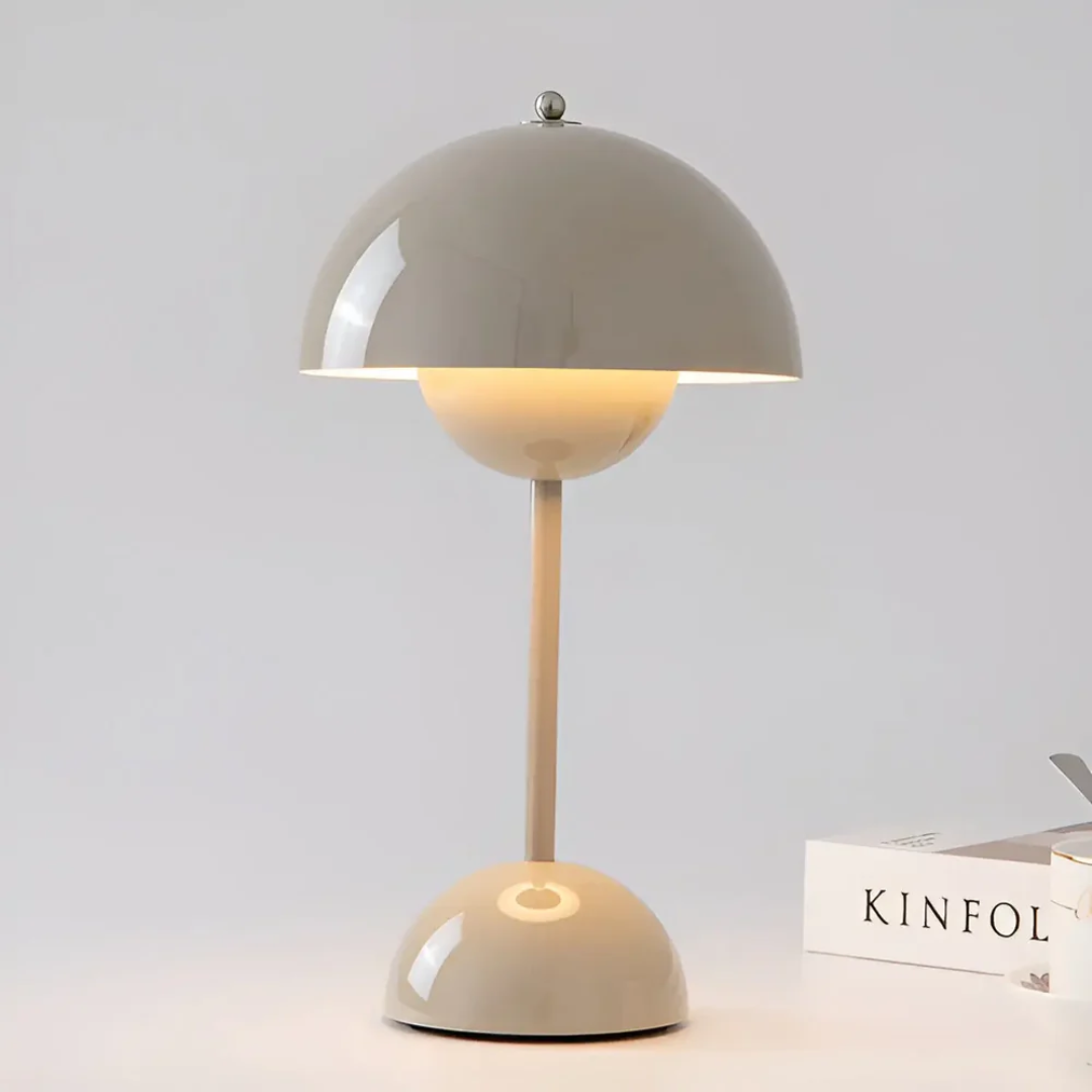 Adjustable Wireless Table Lamp – Chic Design for Cozy Lighting
