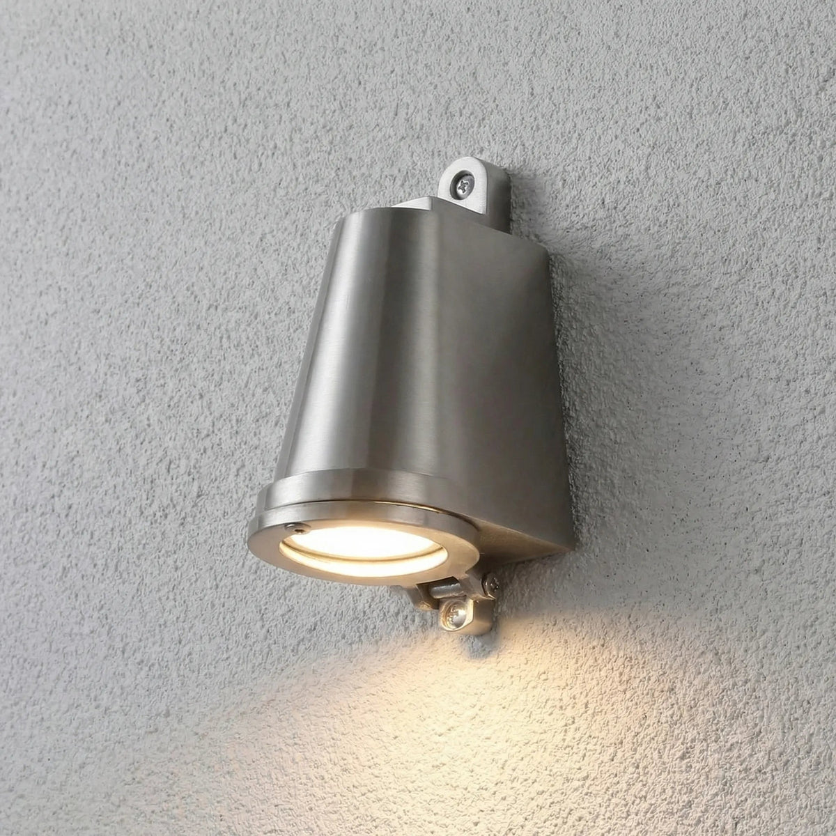 Contemporary Outdoor Wall Light with Warm Glow | Sturdy Metal Construction for Relaxing Nights