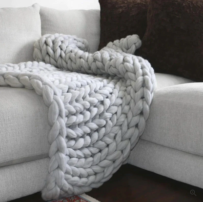 Comfort Weave Throw Blanket for Year-Round Warmth