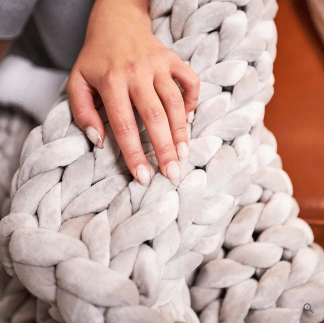Comfort Weave Throw Blanket for Year-Round Warmth