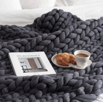 Comfort Weave Throw Blanket for Year-Round Warmth