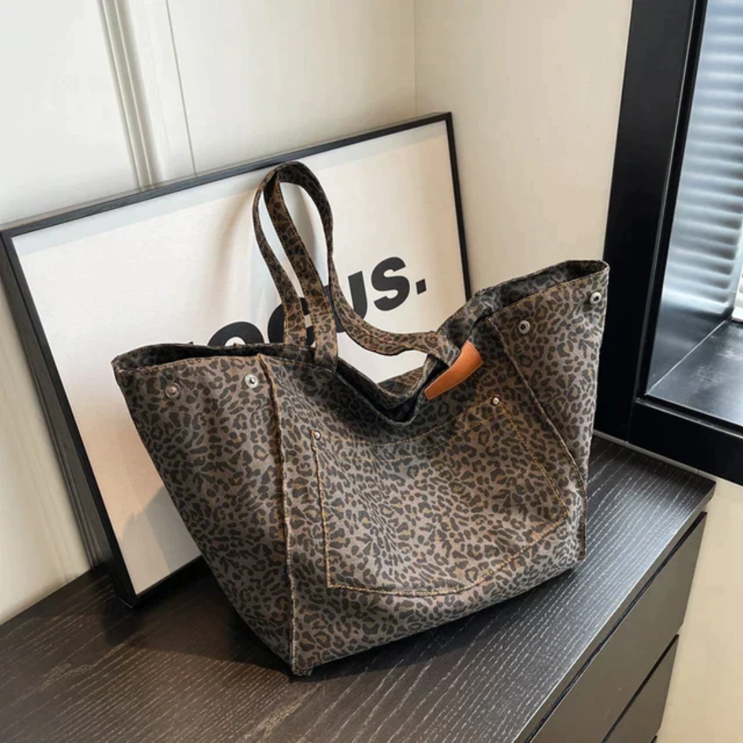 Chic Leopard Print Handbag with Roomy Storage for Daily Use