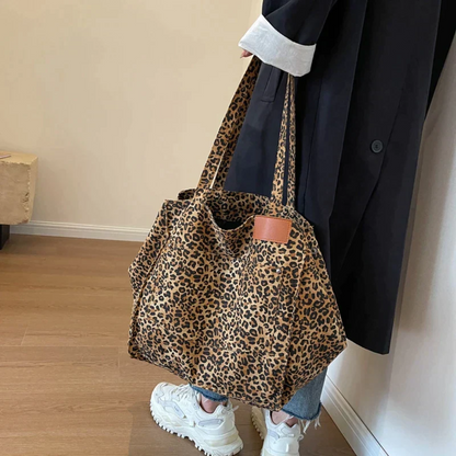 Chic Leopard Print Handbag with Roomy Storage for Daily Use
