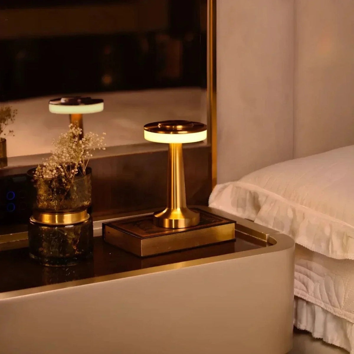 Cordless Retro Table Lamp – Adjustable Colors & Dimmable Light