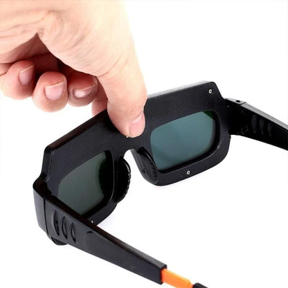 Solar-Powered Auto-Dimming Welding Glasses with UV Shield