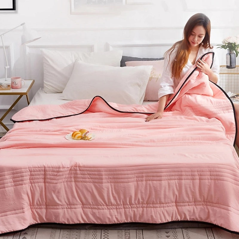 Lightweight Throw Blanket for Cooling Comfort