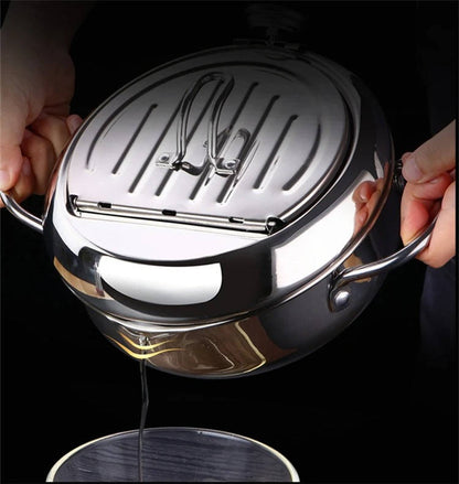 Versatile Deep Fryer with Protective Lid and Integrated Thermometer