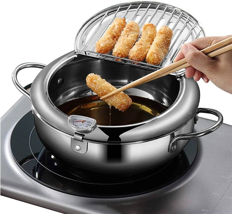 Versatile Deep Fryer with Protective Lid and Integrated Thermometer