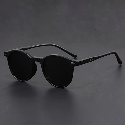 Vintage-Inspired Round Sunglasses with Stylish Tortoiseshell Design